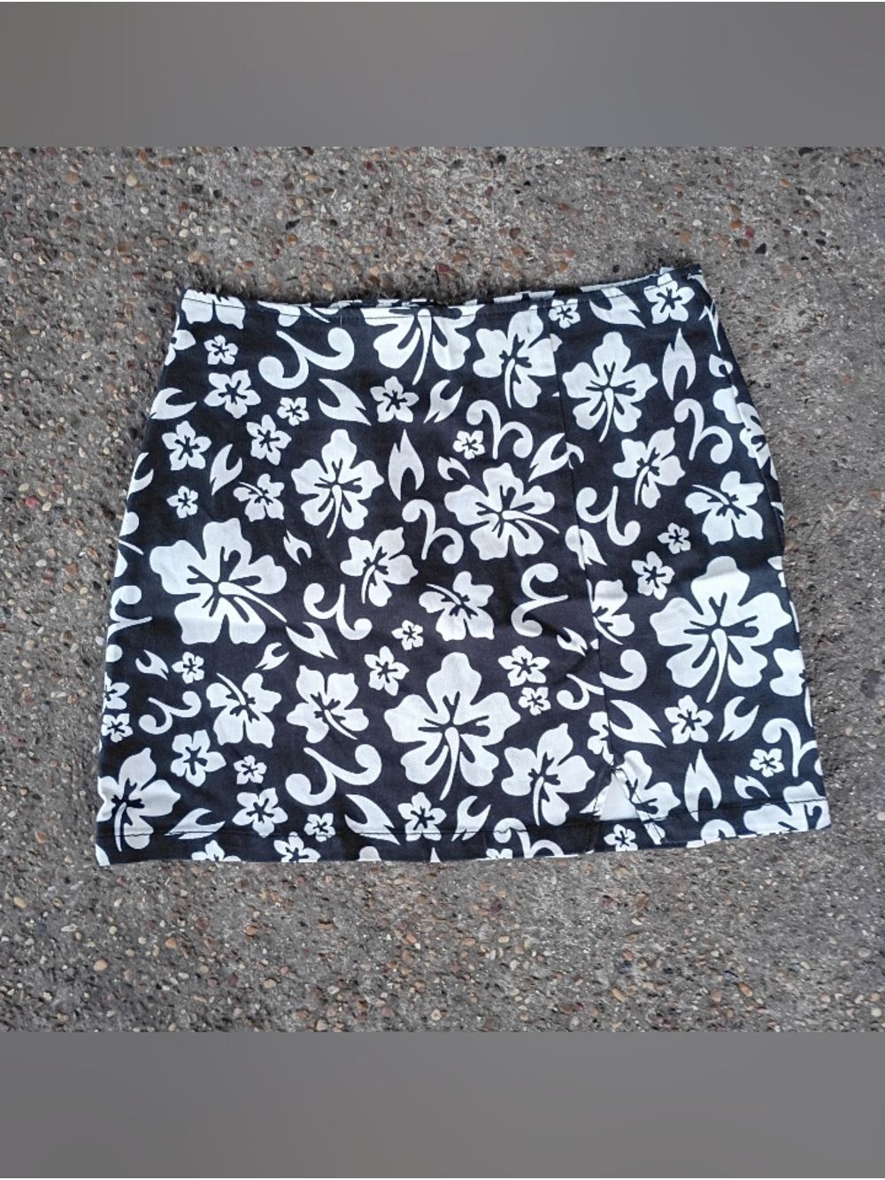 2/$10 Wild Fable Black & White Floral Mini Skirt Size 10